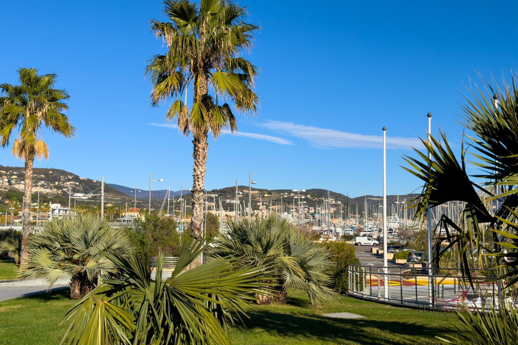 Balcony And Garage - Beaches 5Min Away - Smart Tv Loano Exterior foto